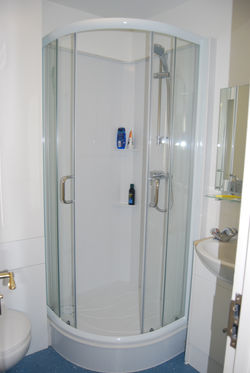 Ensuite shower - 127 Banbury Road