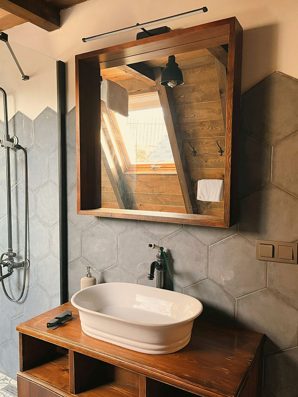 Sanjana Laddha - Foto van een badkamer Versie Wix website.jpg