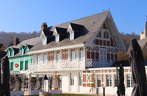 La White House, Maison d'hôtes, façade côté Seine