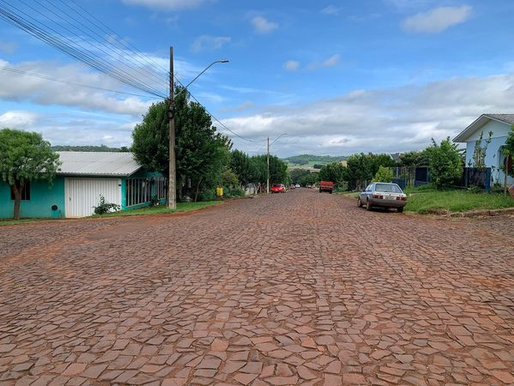 Pavimentação Asfáltica! Nesta sexta-feira (22), a municipalidade guarujaense entregou a Ordem de Serviço ao representante legal da empresa Asfalto Bras Rodovias LTDA, para execução de obra de paviment