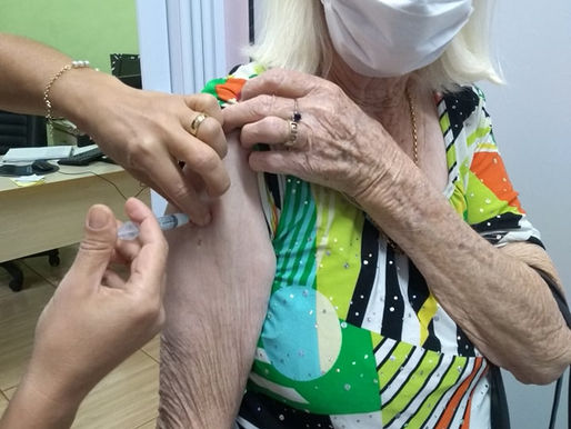 HOJE FOI DIA DE VACINAR IDOSOS ACIMA DE 90 ANOS E A IDOSA ERNTA WEGNER HENICKA FOI UMA DAS VACINADAS
