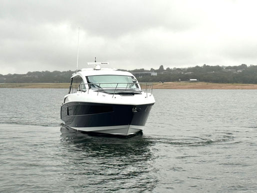 2021 Cruisers Yachts 390 Express Cruiser
