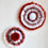Miniature : Deux décorations rondes, rouges et blanches