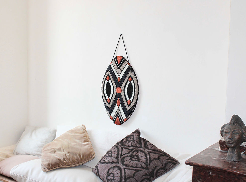 Miniature : Bouclier décoratif tribal, motifs géométriques
