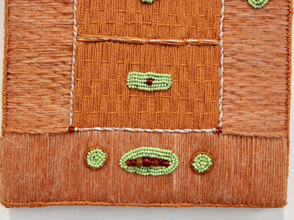 Miniature : Broderie artisanale: motifs géométriques, perles