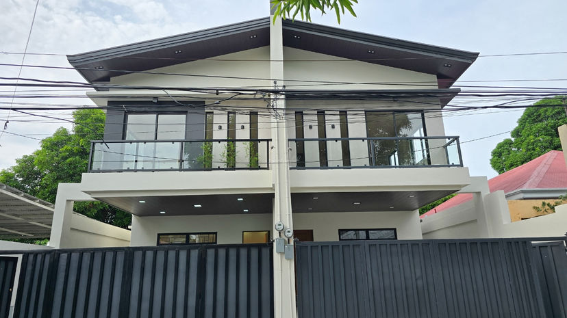 Modern 3-bedroom house in Parañaque