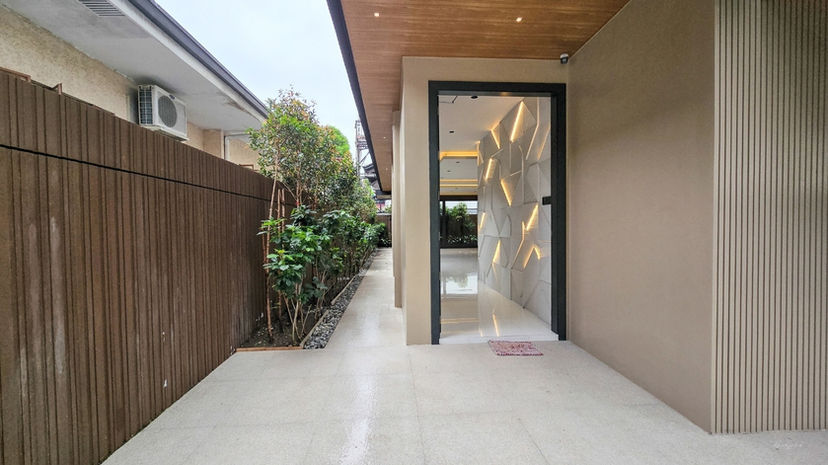 3-car garage in modern 5-bedroom luxury house for sale Parañaque City