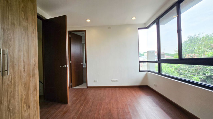 Four Bedroom Townhouse with Modern Design in Parañaque