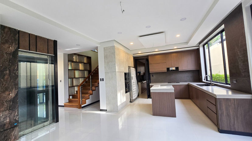 5 bedroom house for sale Parañaque