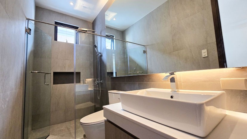 Modern Single Detached House and Lot For Sale in Paranaque