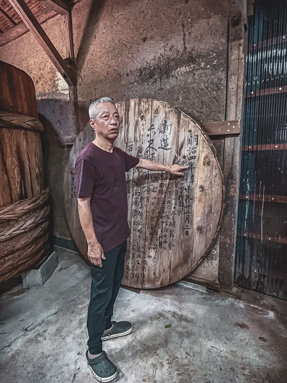Mr. Kinji showing us a typical bottom of a barrel