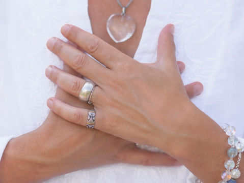 ביקורת עצמית: מנגנון יעיל שהשתבש – וכיצד קבלה עצמית משנה את חיינו