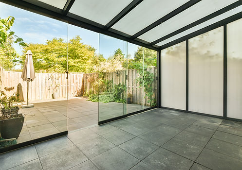 glass-wall-in-terrace-between-rooms-in-home-2026-03-18-10-42-46-utc.jpg