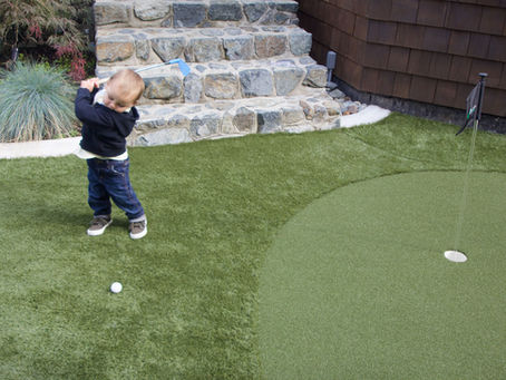 Putting greens para niños y jóvenes: golf como parte del estilo de vida familiar