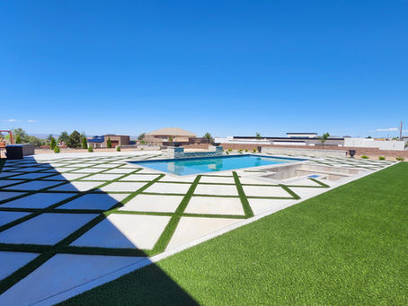 La diferencia está bajo tus pies: calidad, tecnología y desempeño en SYNLawn.