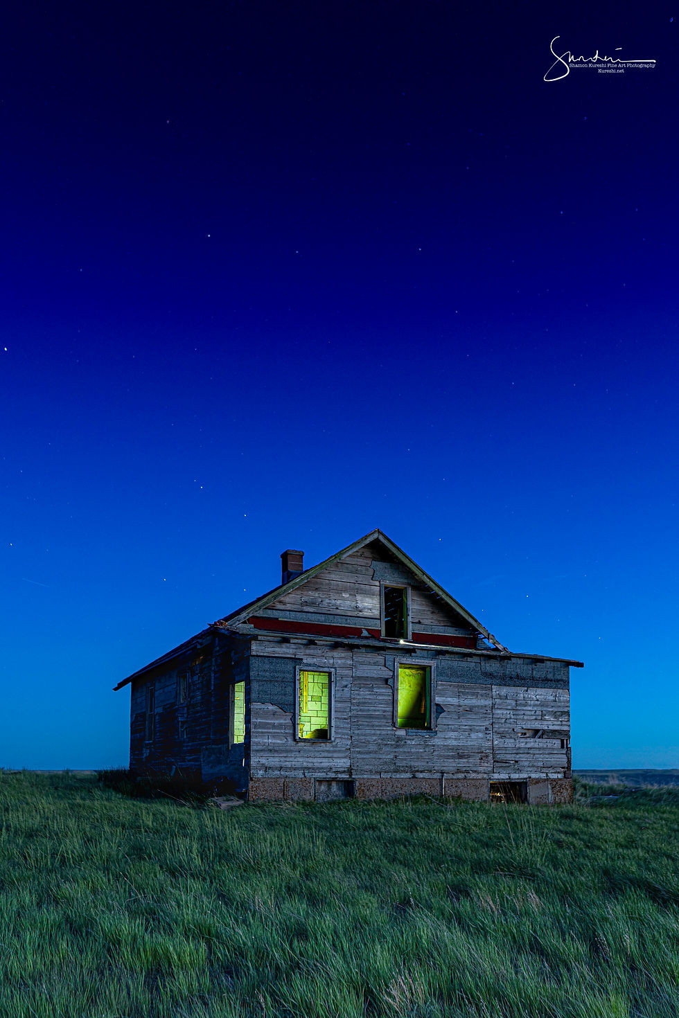 Thumbnail: Blue hour over the Drumheller Valley.