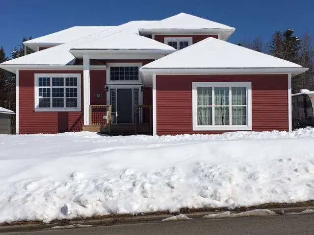 DaVinci Cabot Red Exterior