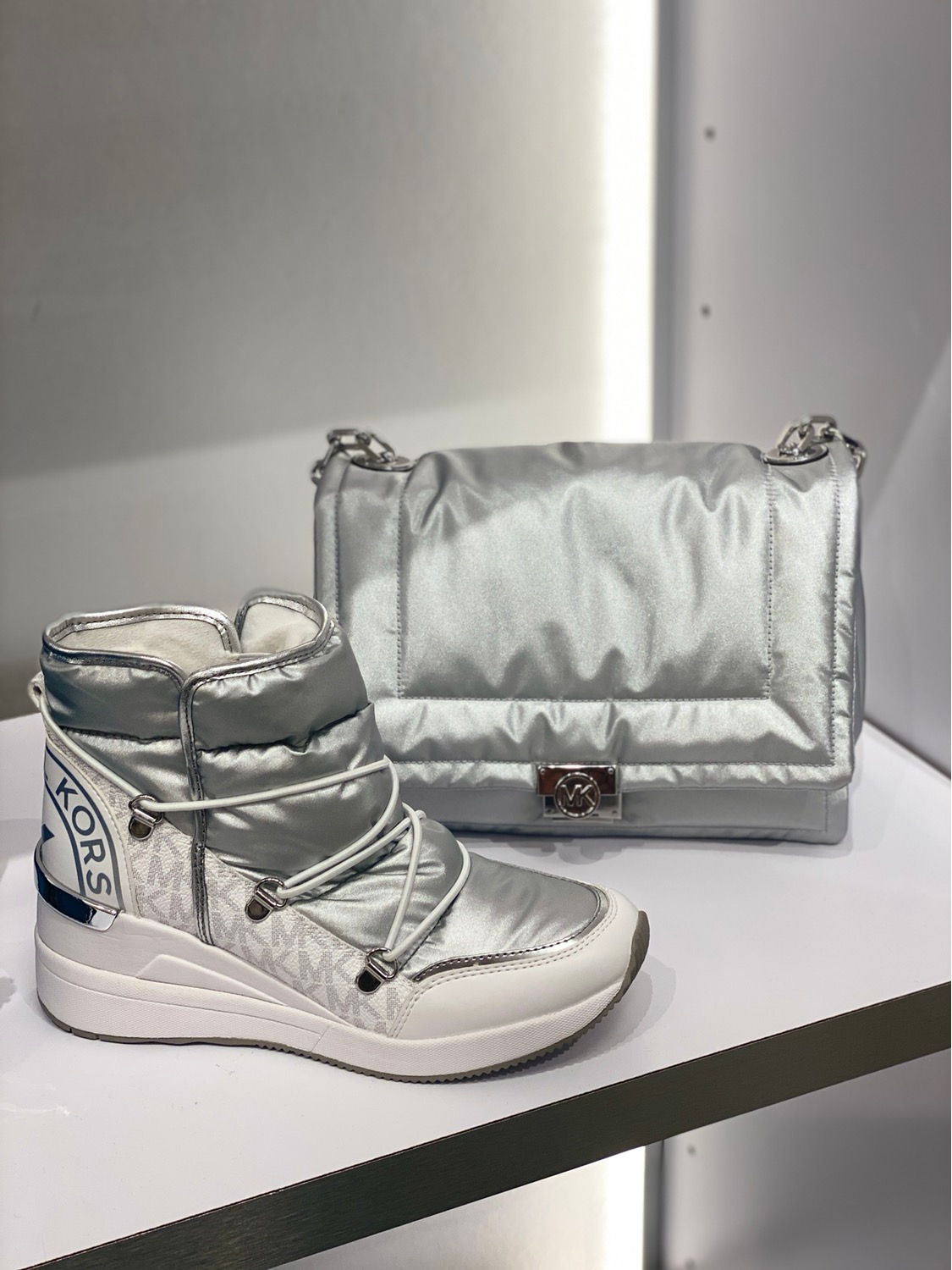 MK RORRY MEDIUM PILLOW BAG