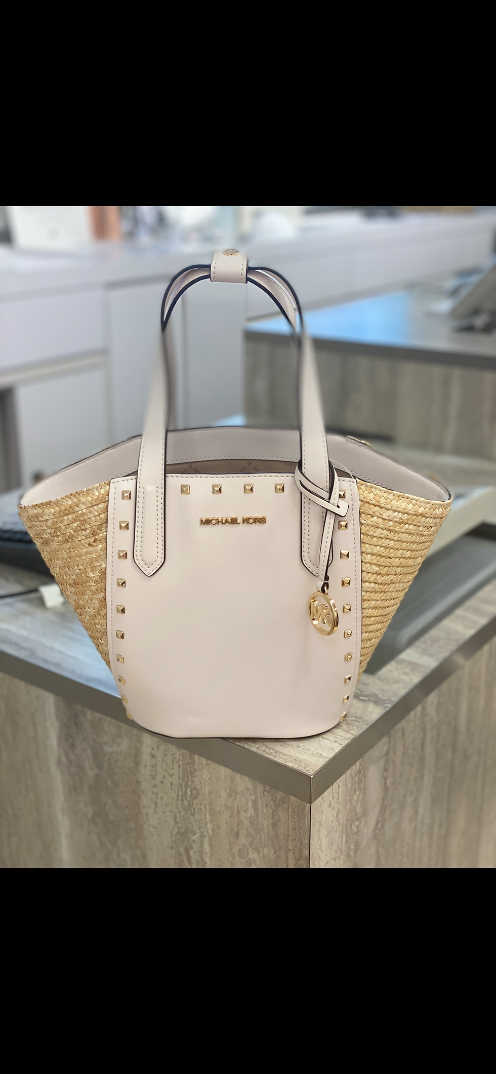 Küçük resim: MK PORTIA SMALL HASIR DERI TOTE BAG GUMRUK DAHIL