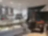Photo de l'intérieur du resaturant traiteur aux petits plats gravigny avec cuisine ouverte sur la salle