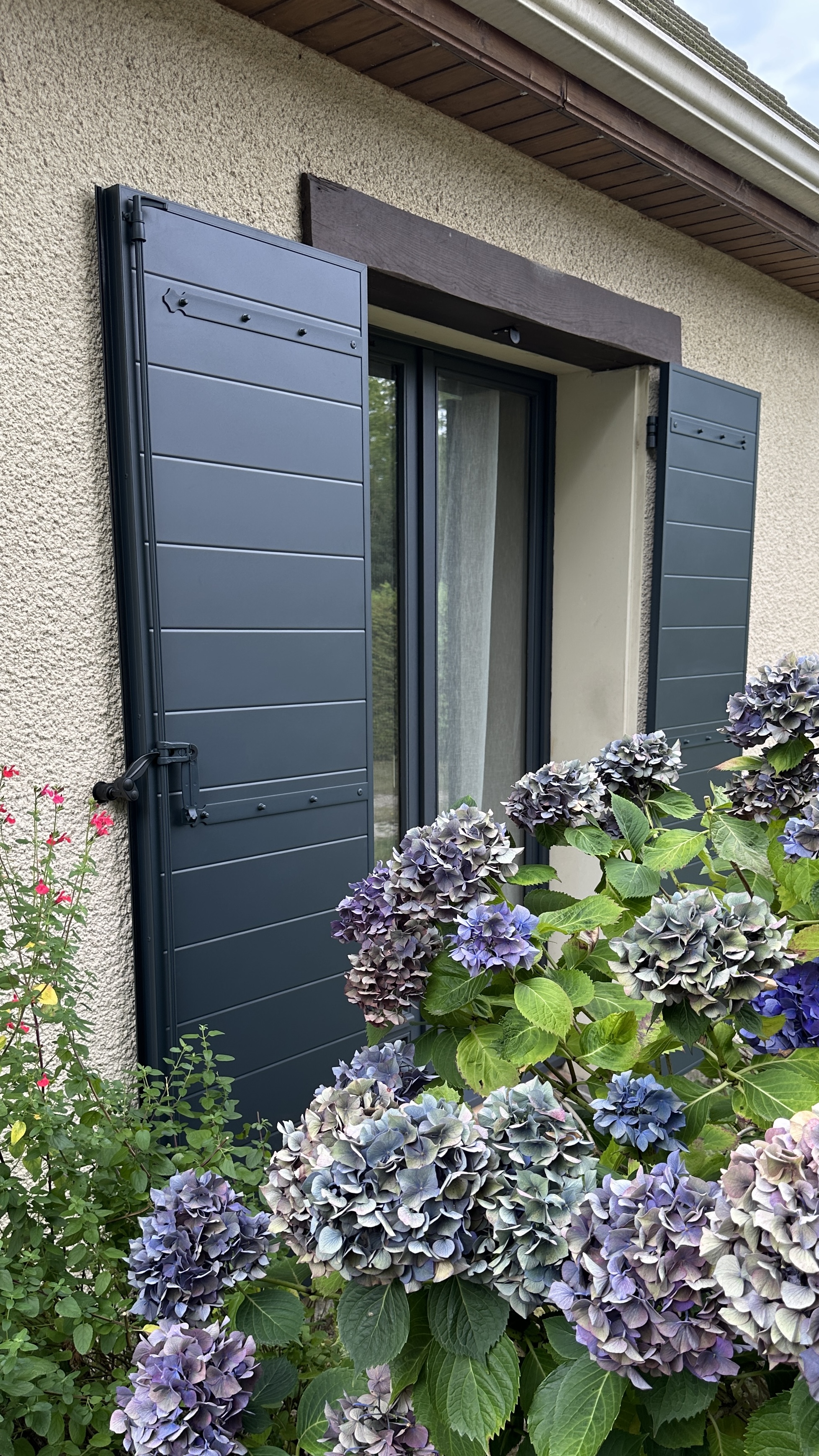 Pose de Fenêtres et Volets battants alu gris anthracite par fermetures lepicard