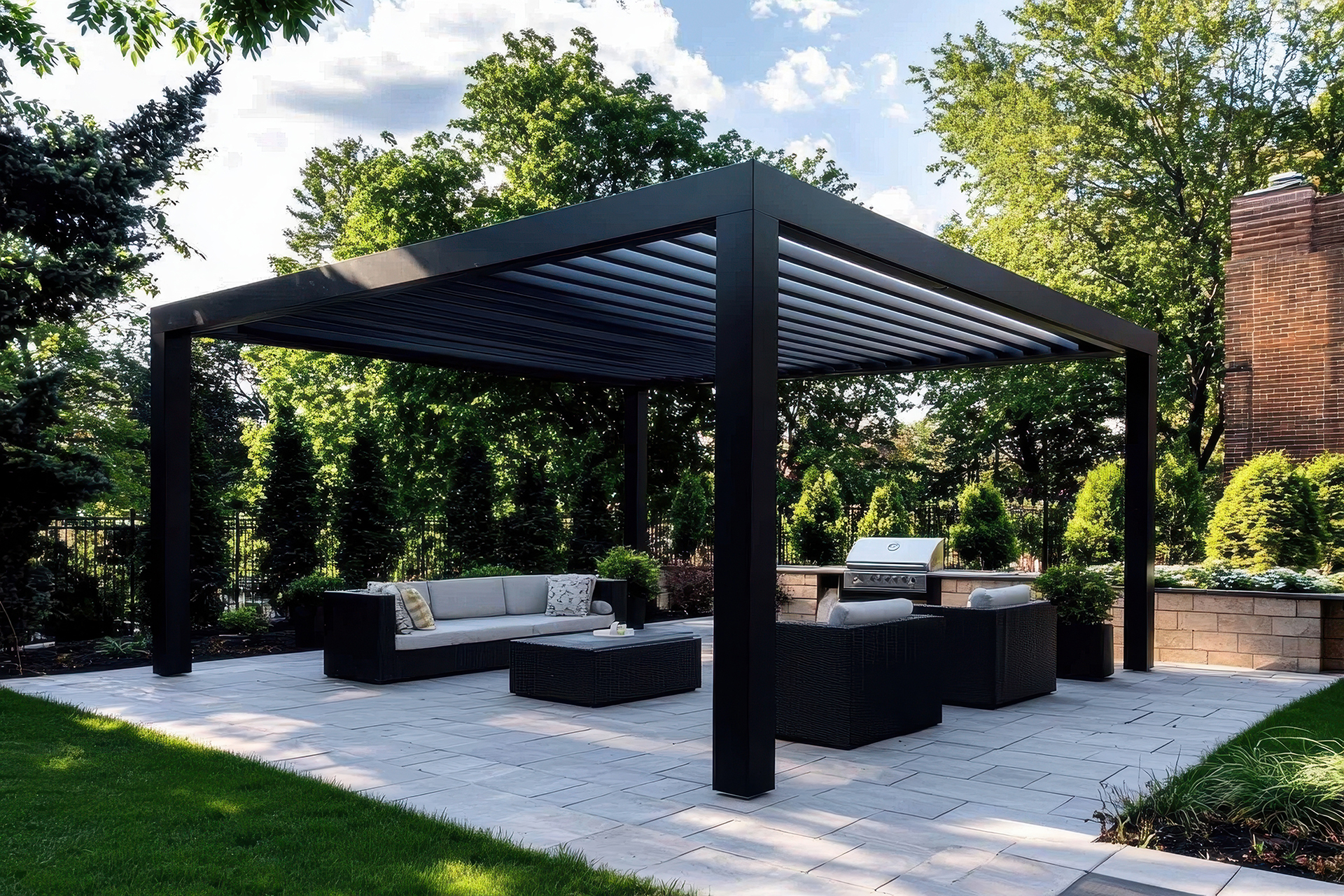 Pergolas bioclimatique aluminium thermolaquée noire posé par fermetures lepicard rue verte