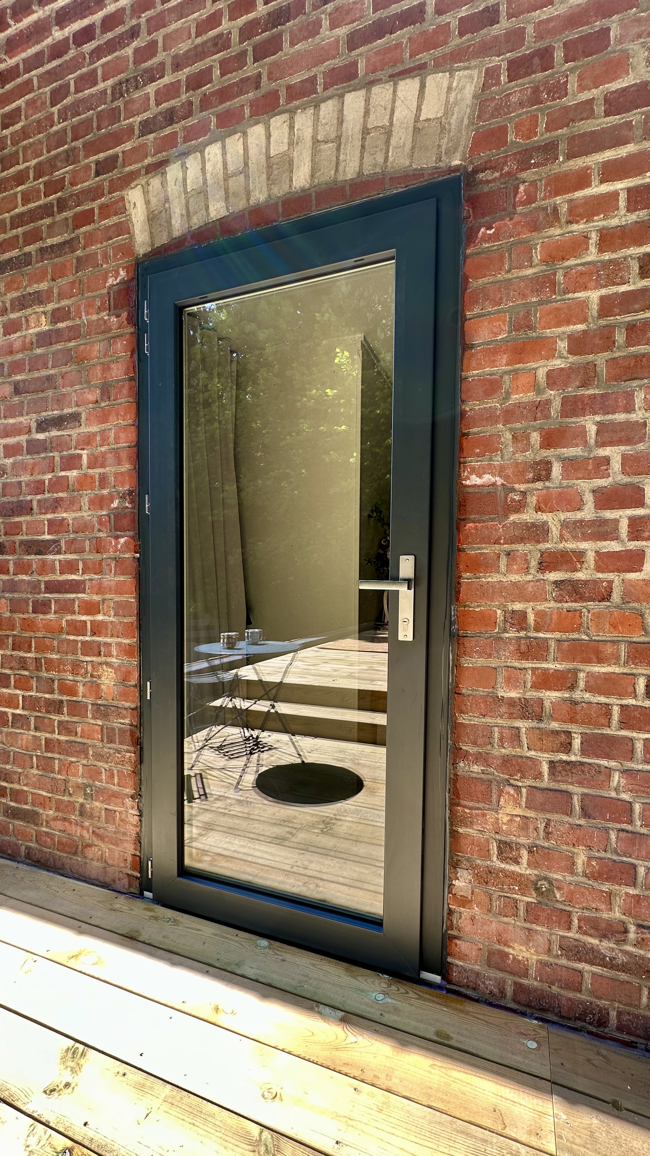 porte sur mesure entièrement vitrée aluminium noire en dépose totale par fermetures lepicard à rouen 