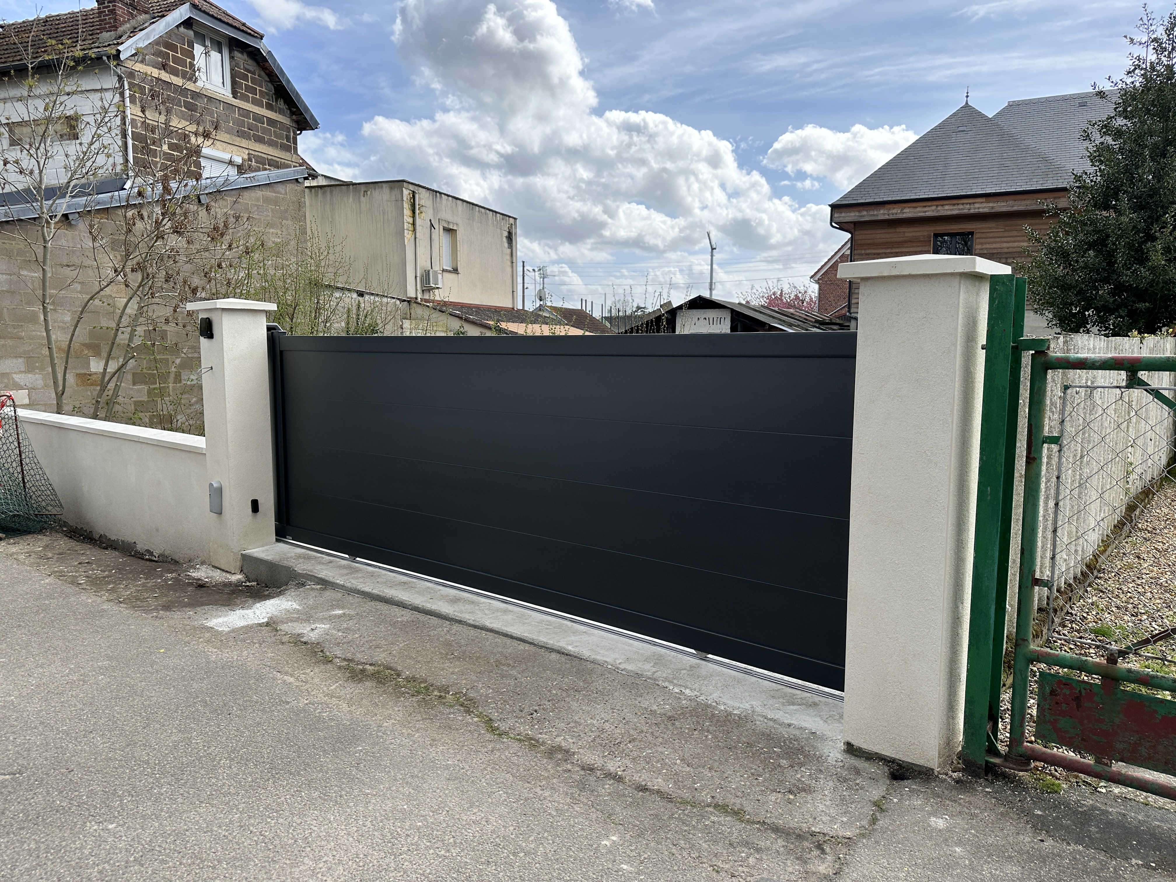 portail coulissant motorisation somfy installé par fermetures lepicard à rouen