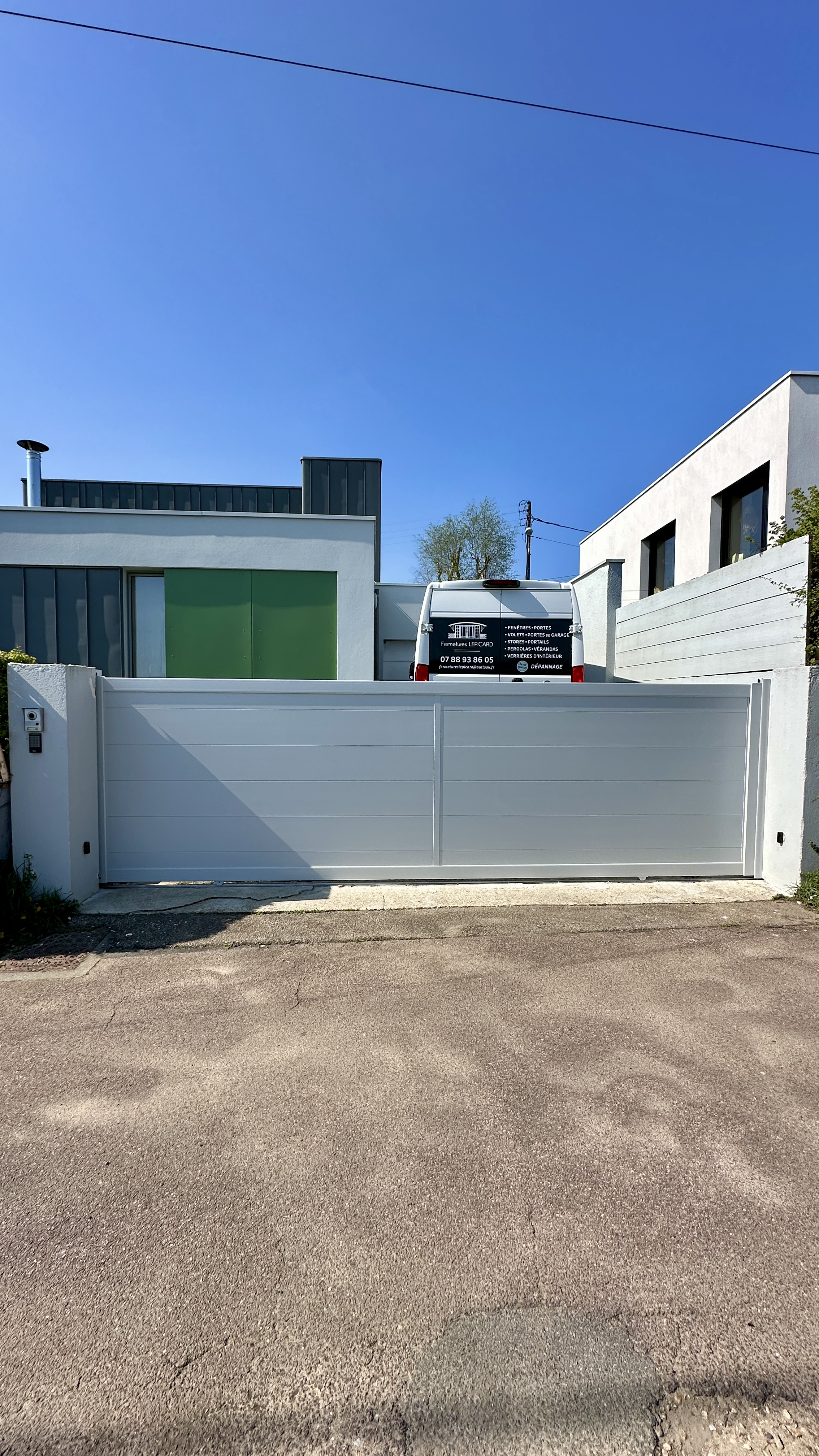portail alu coulissant installé proche de rouen par fermetures lepicard