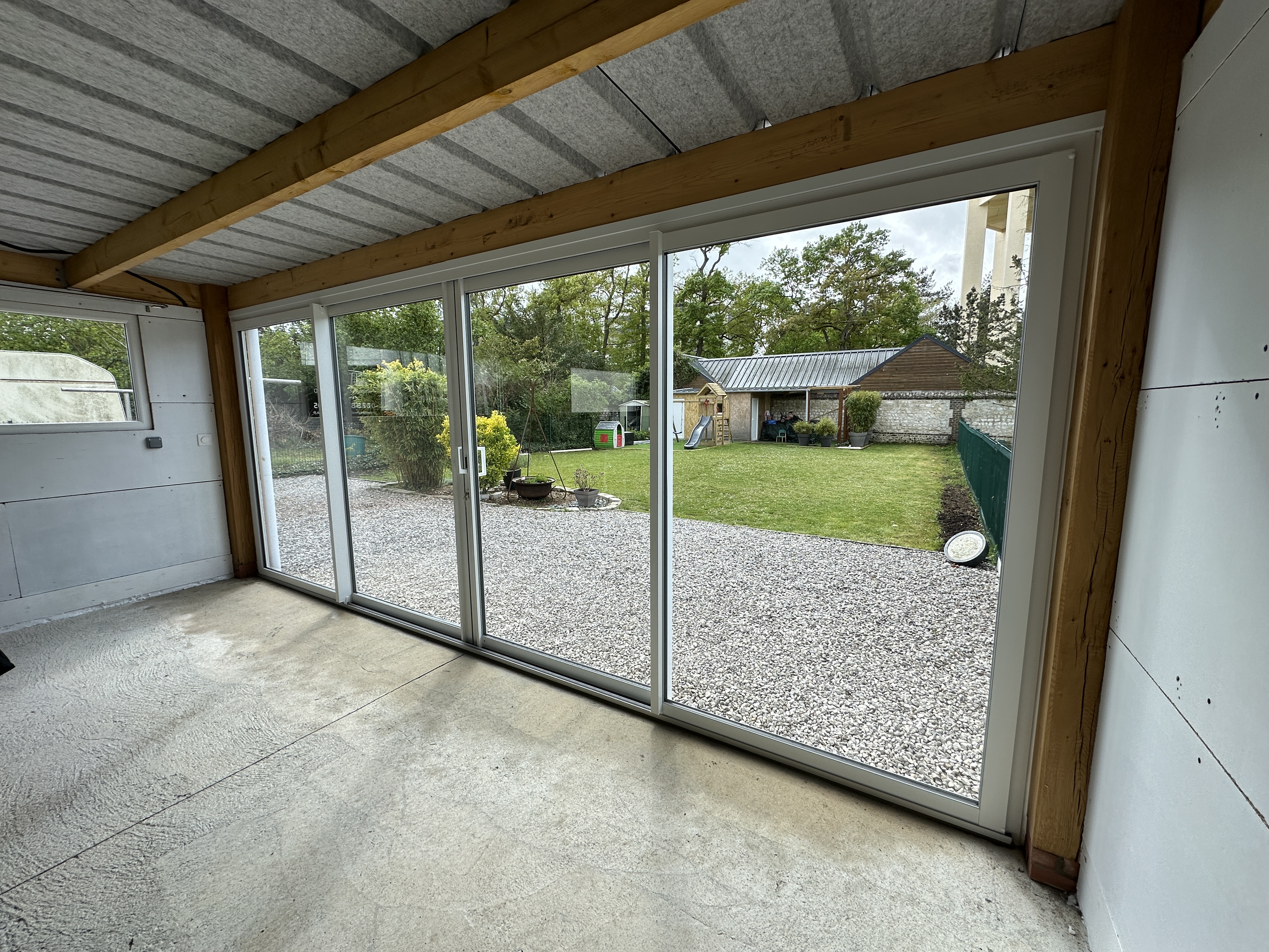 pose de baie vitrée a quatres ventaux réalisé a rouen par femretures lepicard 