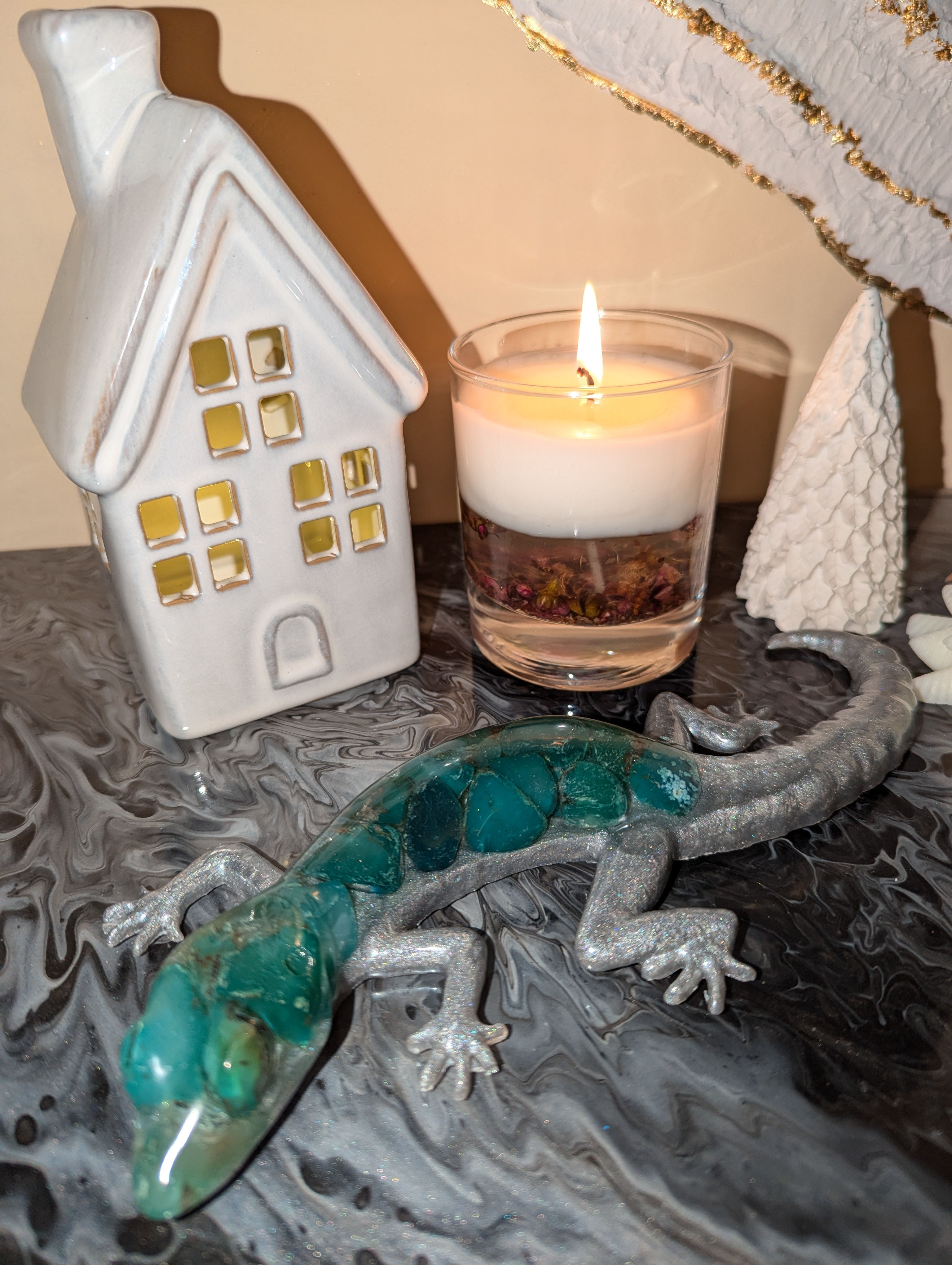 Clear resin lizard with green aventurine crystals