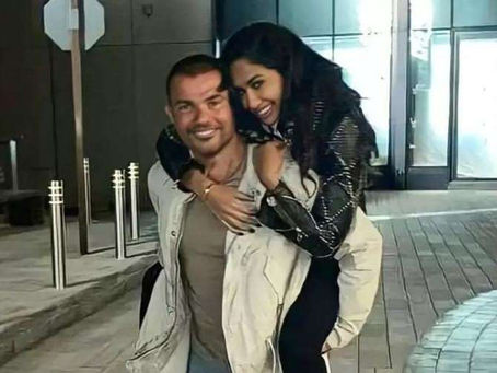 عمرو دياب | حقيقة علاقته بإنجي كيوان وسبب تواجدهما معاً في دبي