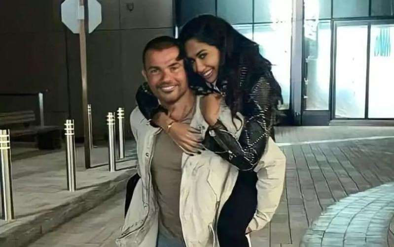 عمرو دياب | حقيقة علاقته بإنجي كيوان وسبب تواجدهما معاً في دبي