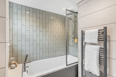 Flat 2 Electric house, high street, Cromer (16).jpg