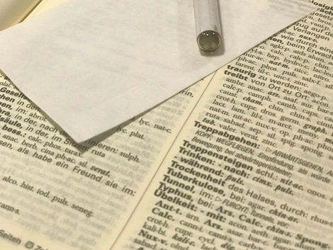Die Homöopathie betrachtet körperliche und seelische Beschwerden als Einheit und behandelt daher immer den ganzen Menschen.