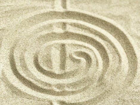 Reiki aktiviert die Selbstheilungskräfte und öffnet die Energiezentren und balaciert und harmoniesiert die Chakren miteinander aus.