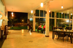 Restaurant & Bar