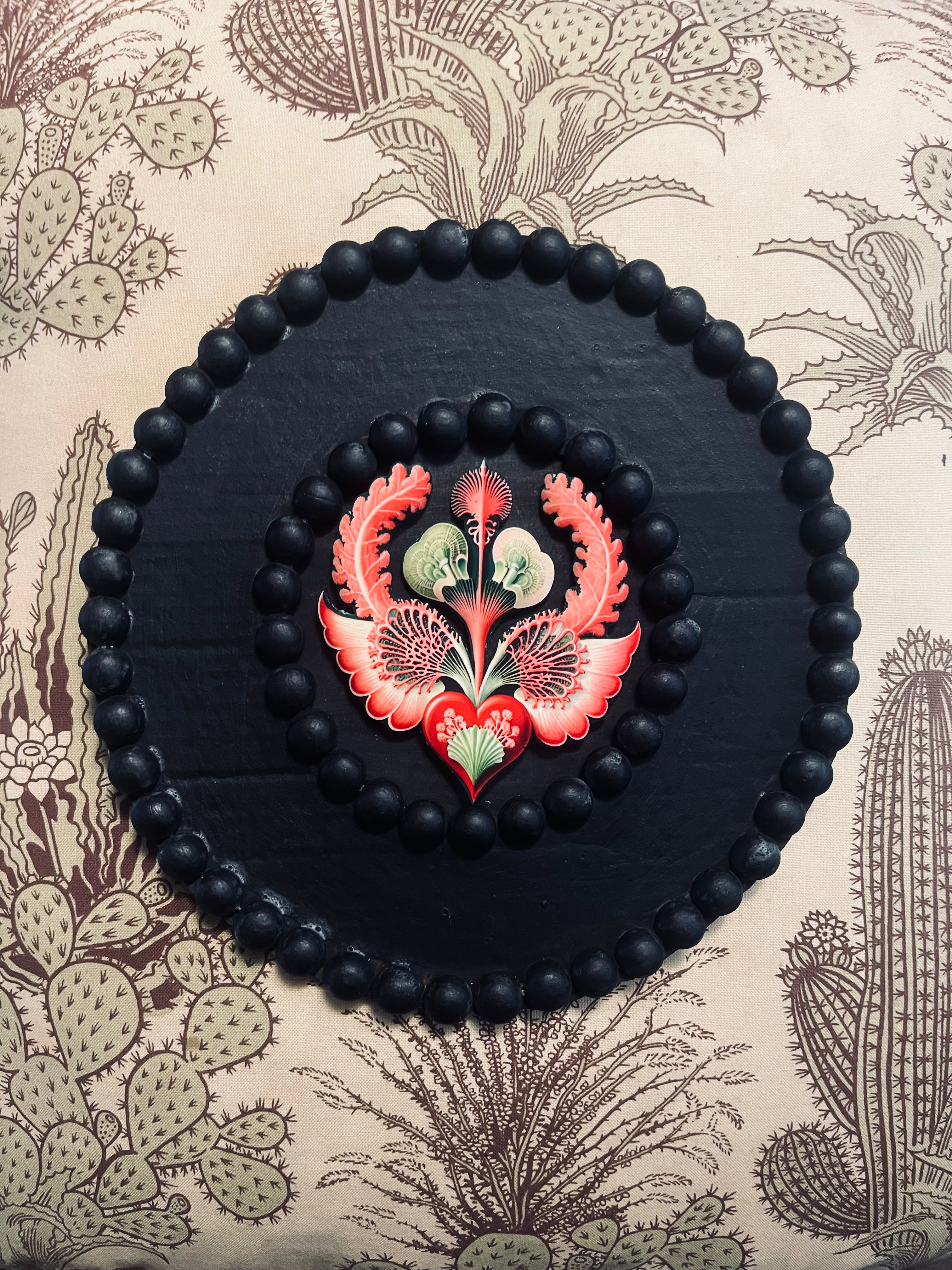 Gothic Lovers Black Botanical Heart Cardboard Frame Round 