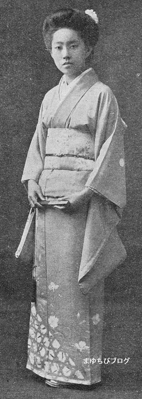 Jeune femme en kimono à la fin de l'ère Meiji