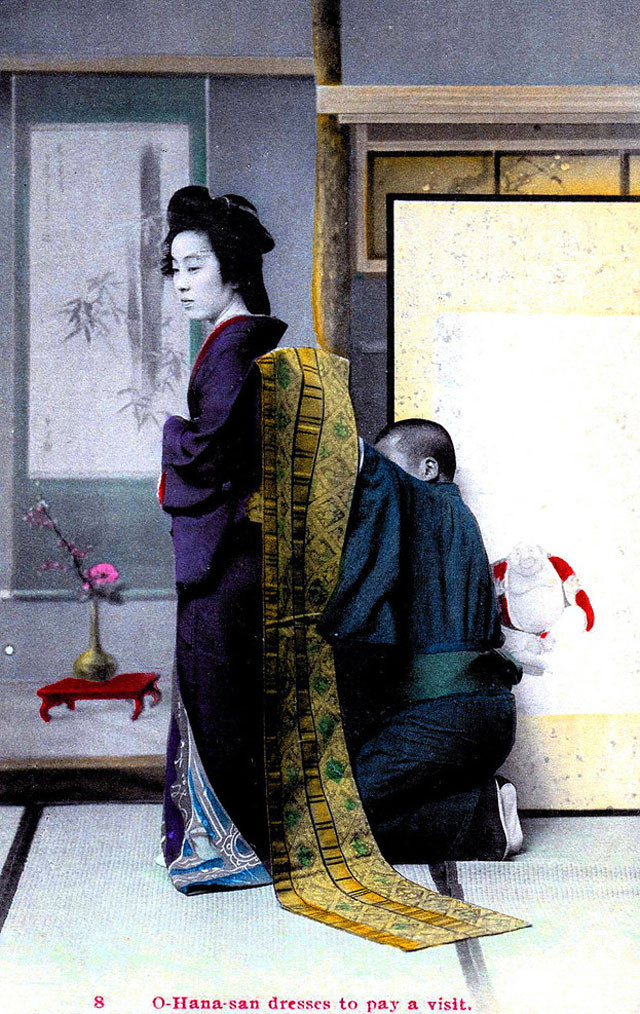 Courtisane qui se fait nouer son obi avant de sortir, 1909