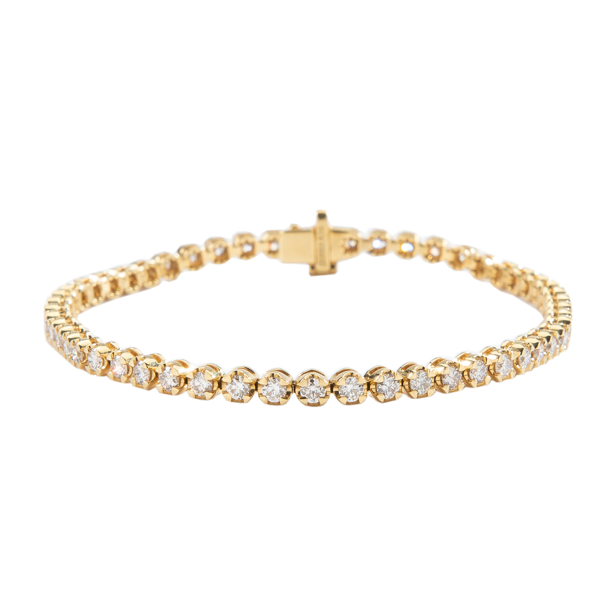 Pulsera elegante de oro