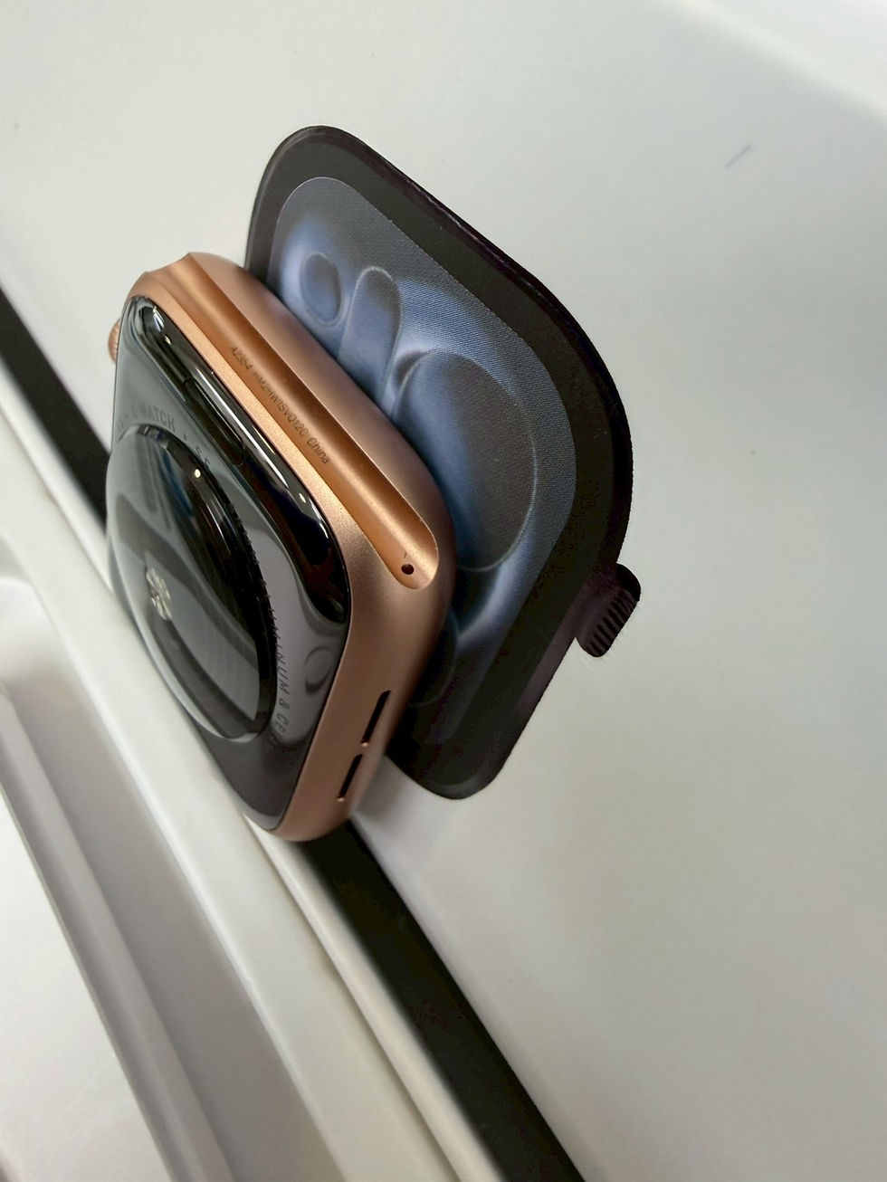 ภาพขนาดย่อ: Apple Watch SE 44mm Gold