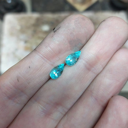 tourmaline paraiba bleu néon, appairage en goutte