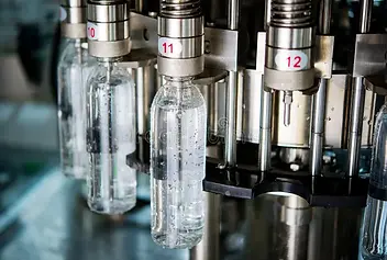 bottle-filling-water-conveyor-plant-91691485.webp