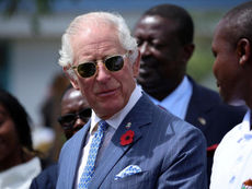 El Rey Carlos está de visita en Kenia y contesta cuestionamientos de sucesos coloniales