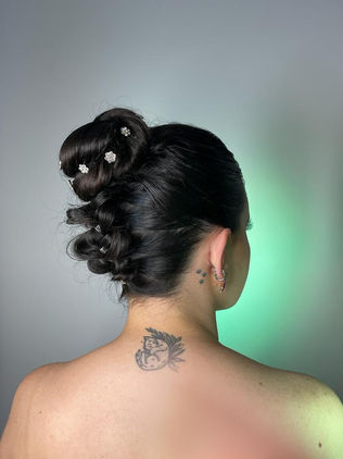 peinado tendencia recogido alto con falsa trenza