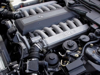 ¿Debo calentar el motor de mi coche antes de utilizarlo?