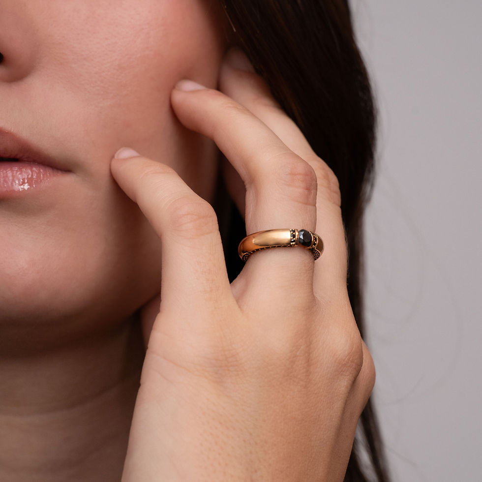 Miniature : Bague Haute tension or 18 carats, diamants noirs