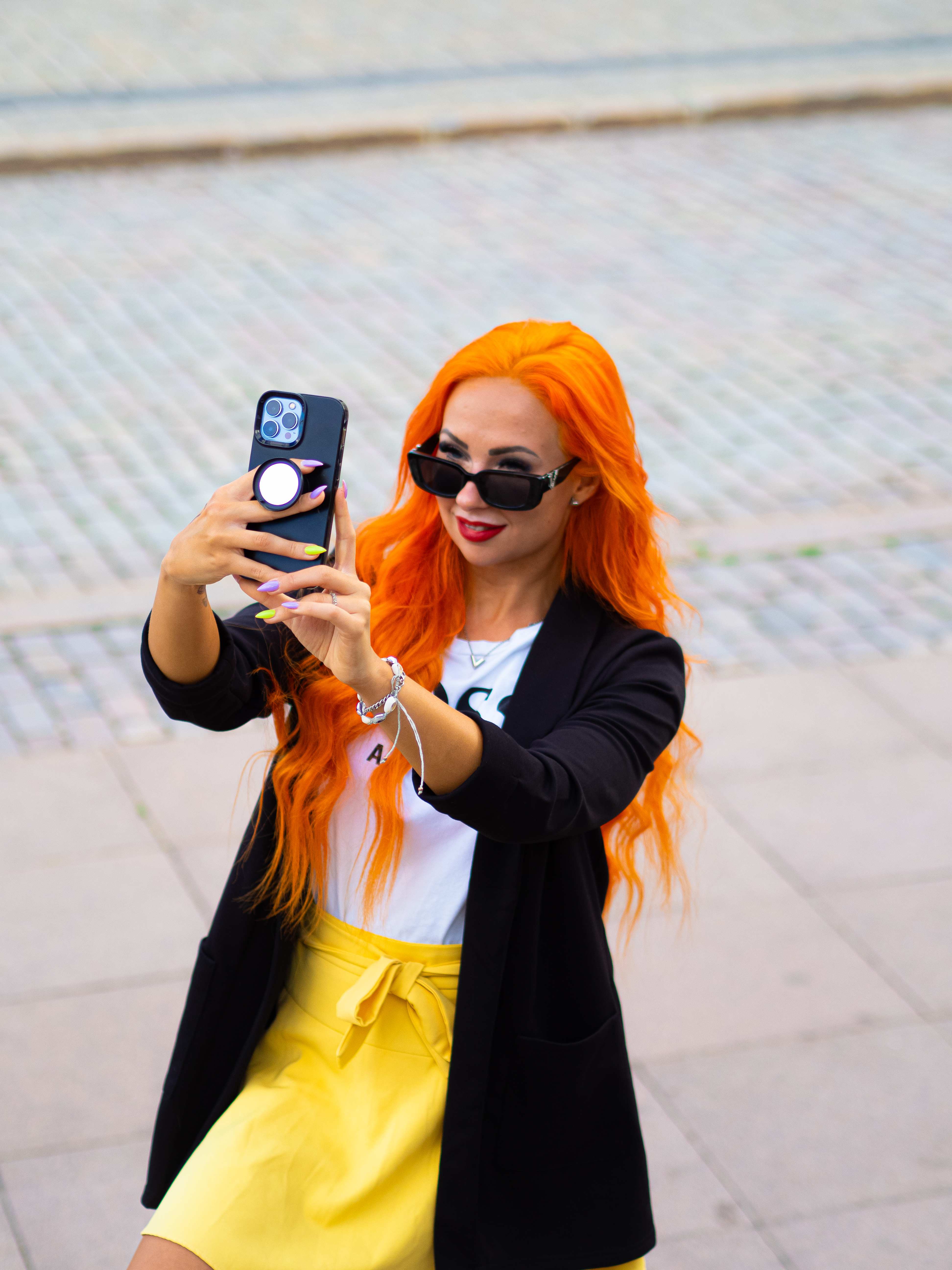 Helkky eli Heljä-Tuulia on instagramvaikuttaja jolla on mielenkiintoinen historia ja tarina jakaa kaikille koulukiusaamisesta kärsineille ja narsistisessa suhteessa olleille tukea.