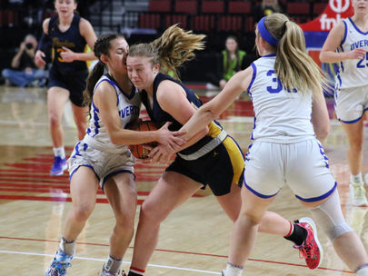 Paxton Drops First Round Matchup at State Ending the Year at 17-10